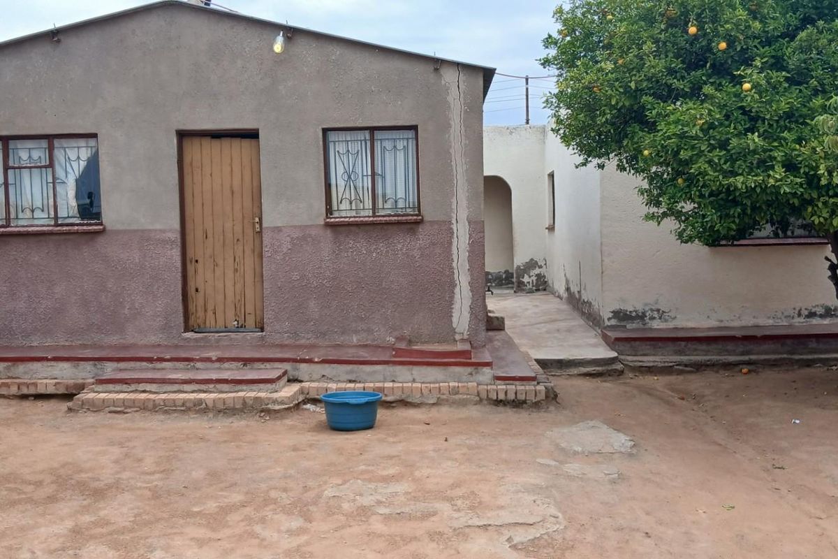 House For Sale in Seshego 9E, Seshego, Polokwane - Photo 2