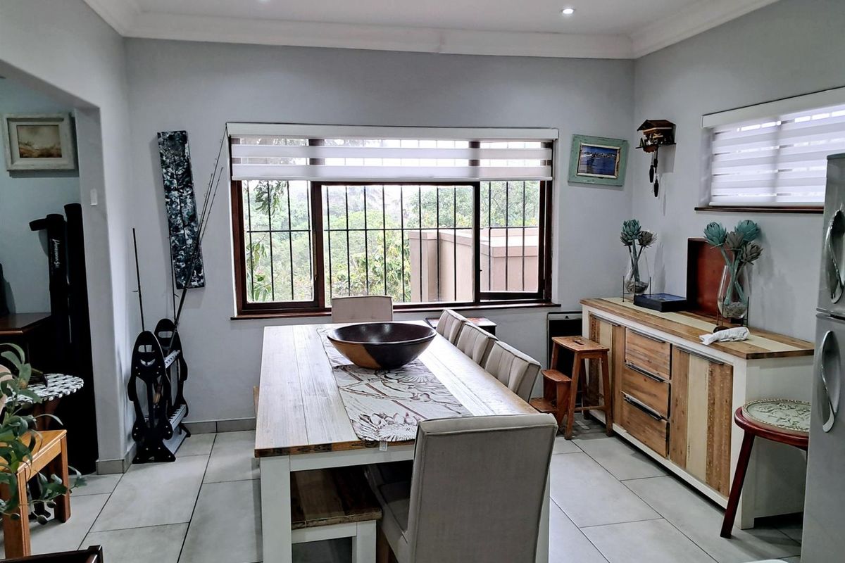 SHELLY BEACH: BEAUTIFUL MODERN RENOVATED FURNISHED  HOUSE FOR SALE. MOVE IN READY - Photo 5