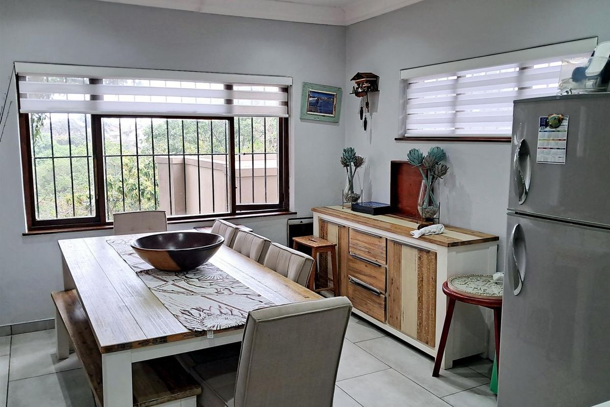 SHELLY BEACH: BEAUTIFUL MODERN RENOVATED FURNISHED  HOUSE FOR SALE. MOVE IN READY - Photo 4