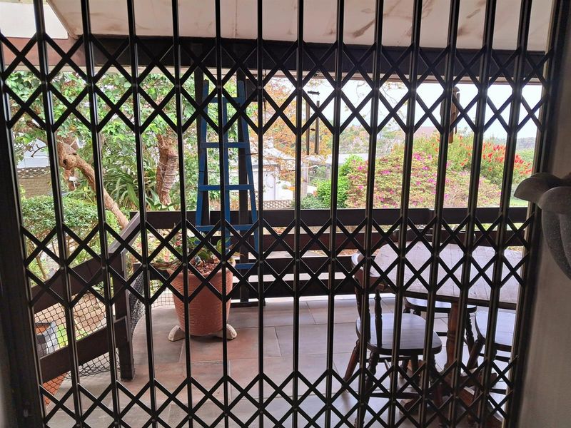 SHELLY BEACH: BEAUTIFUL MODERN RENOVATED FURNISHED  HOUSE FOR SALE. MOVE IN READY - Photo 10