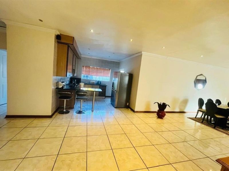 3 bedroom house For Sale in Heatherview, Akasia - Photo 10