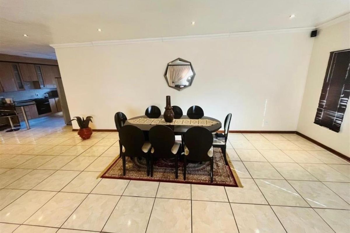 3 bedroom house For Sale in Heatherview, Akasia - Photo 5