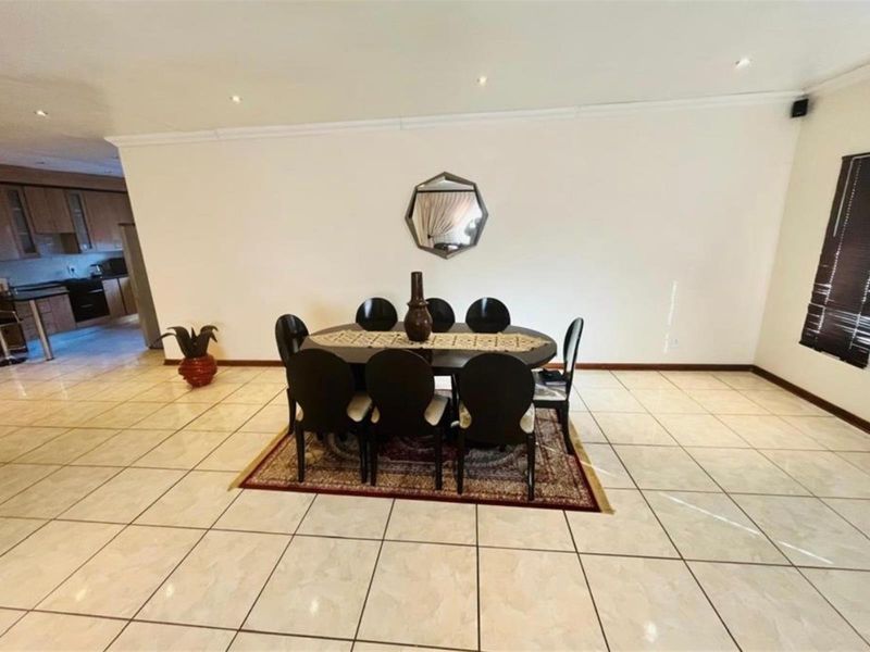 3 bedroom house For Sale in Heatherview, Akasia - Photo 5