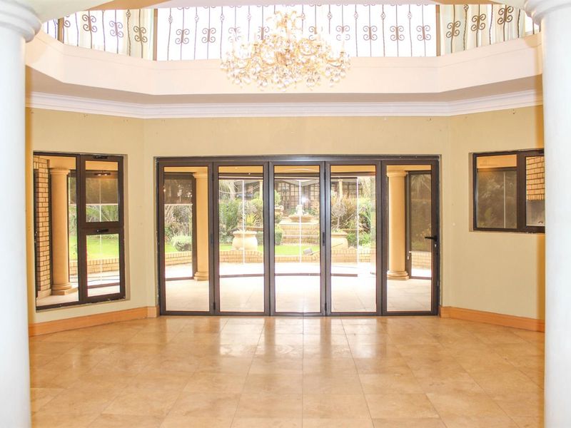 A Masterpiece of Timeless Luxury, Modern Comfort, and Garden Tranquility - Photo 10