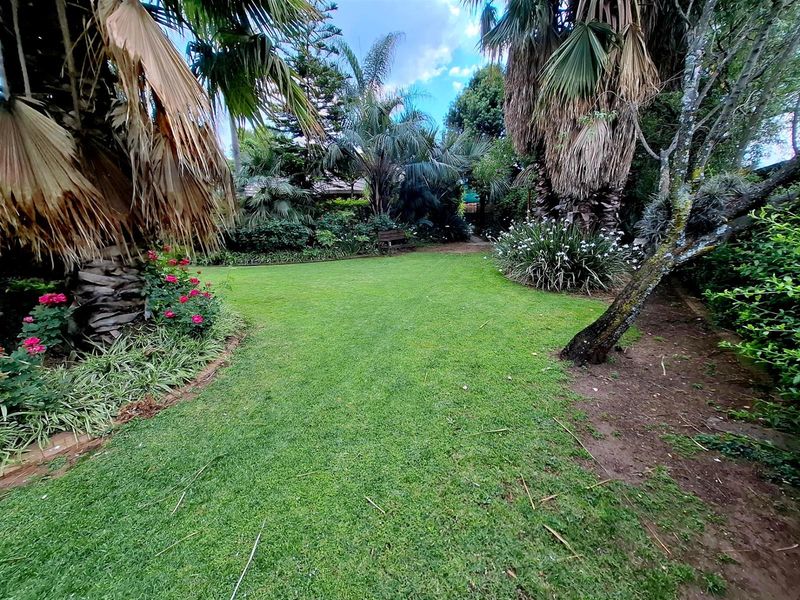 A Masterpiece of Timeless Luxury, Modern Comfort, and Garden Tranquility - Photo 7