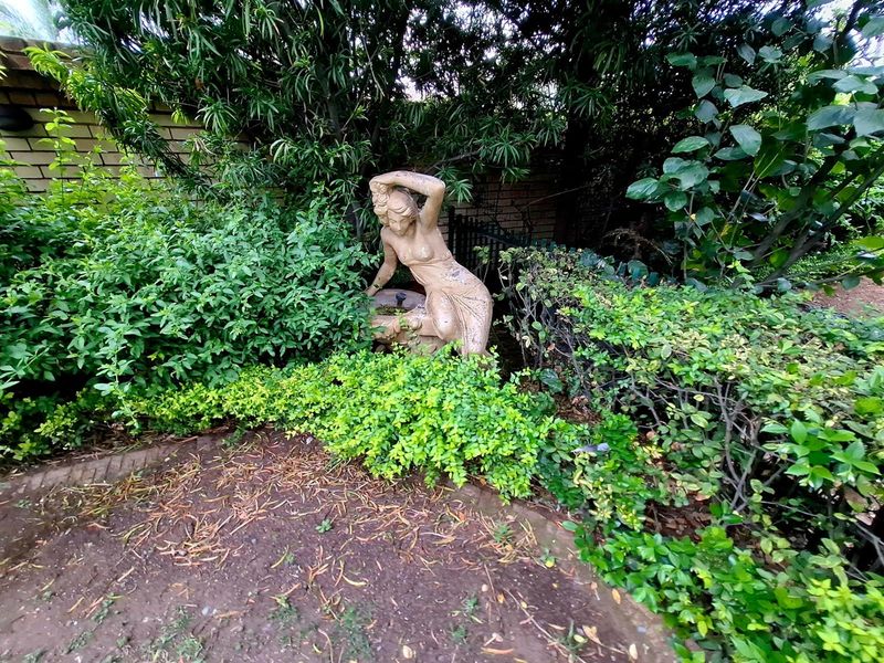 A Masterpiece of Timeless Luxury, Modern Comfort, and Garden Tranquility - Photo 6