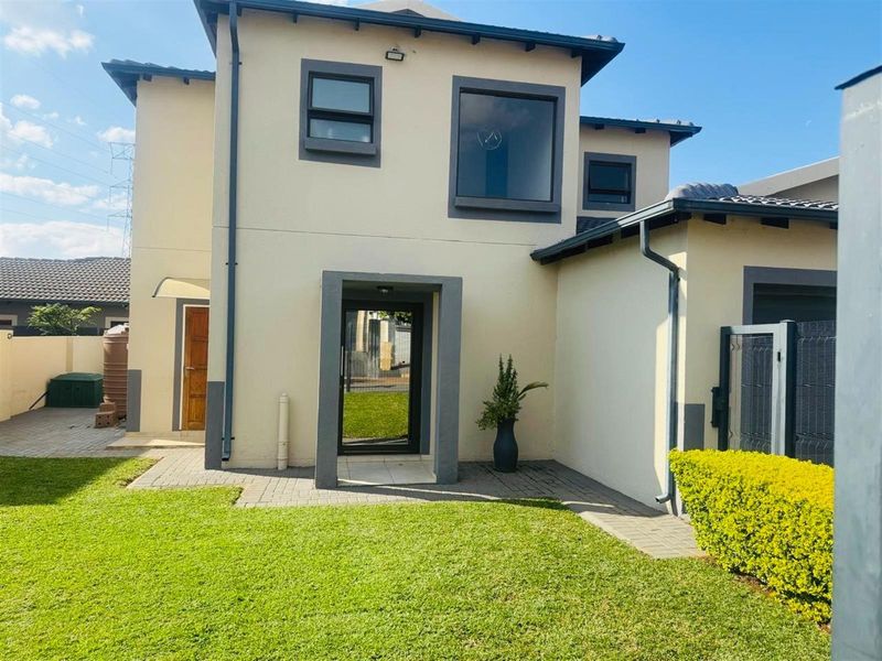 House For Sale in Magaliesberg Country Estate, Amandasig, Akasia - Photo 3