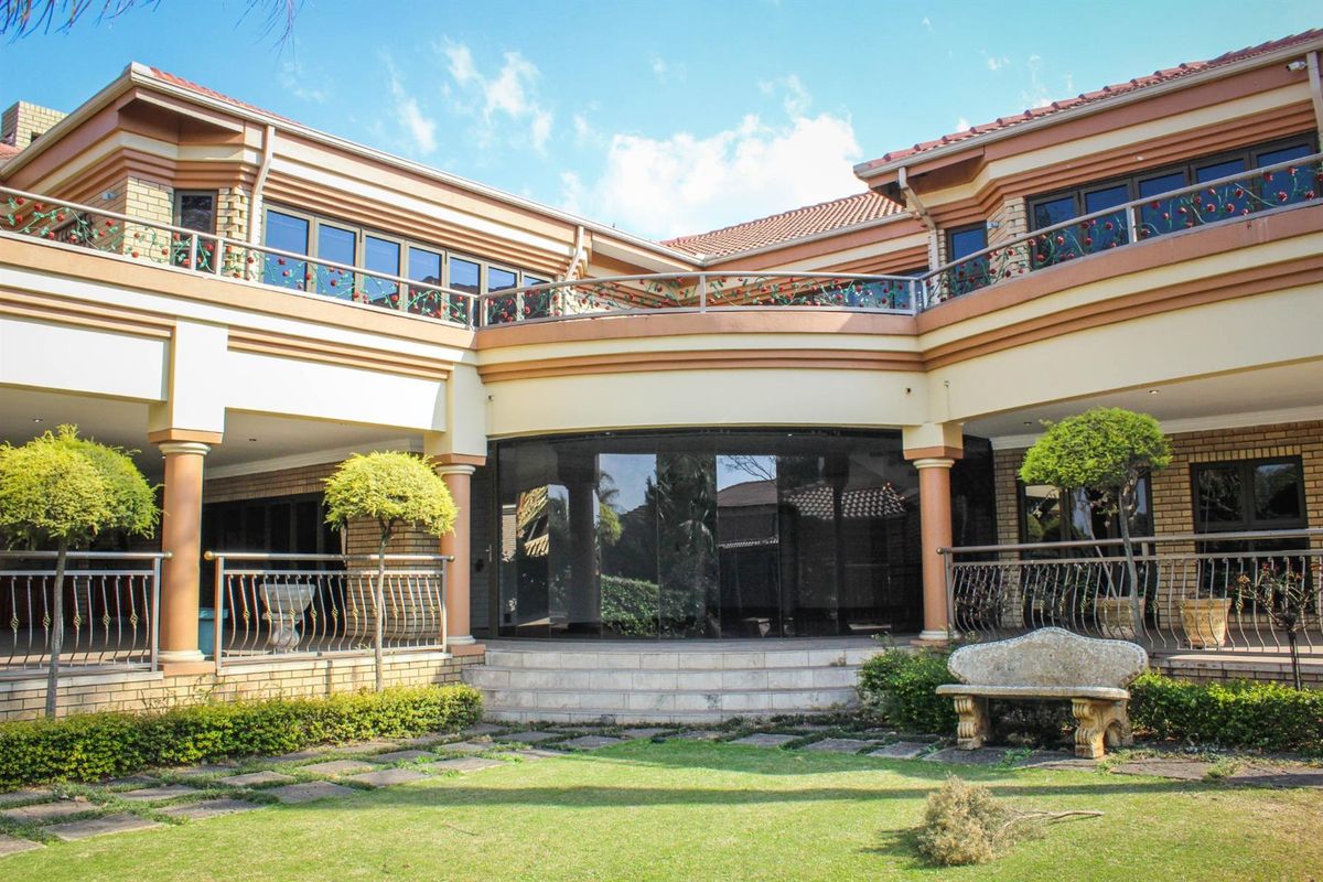 Grand Elegance and Effortless Entertaining - A Masterpiece of Luxury Living in Aerorand - Photo 5