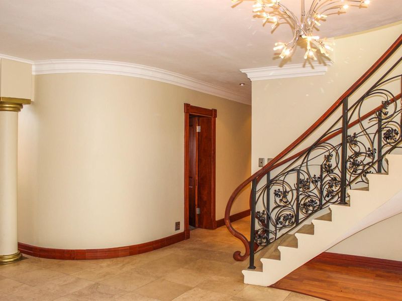 Grand Elegance and Effortless Entertaining - A Masterpiece of Luxury Living in Aerorand - Photo 10