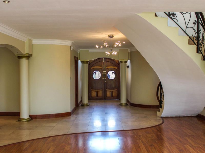 Grand Elegance and Effortless Entertaining - A Masterpiece of Luxury Living in Aerorand - Photo 9