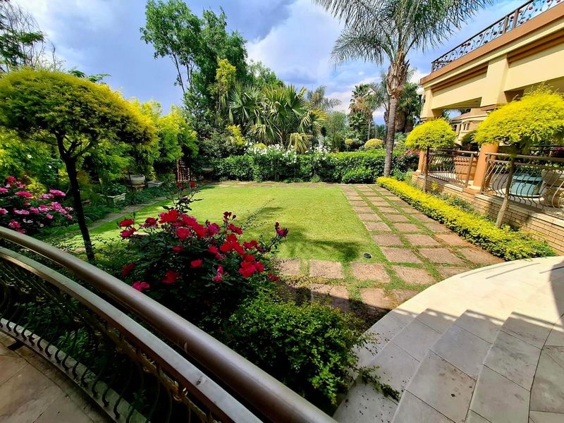 Grand Elegance and Effortless Entertaining - A Masterpiece of Luxury Living in Aerorand - Photo 8