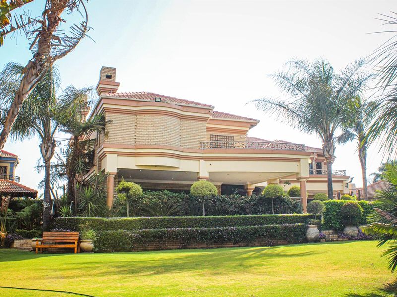 Grand Elegance and Effortless Entertaining - A Masterpiece of Luxury Living in Aerorand - Photo 6