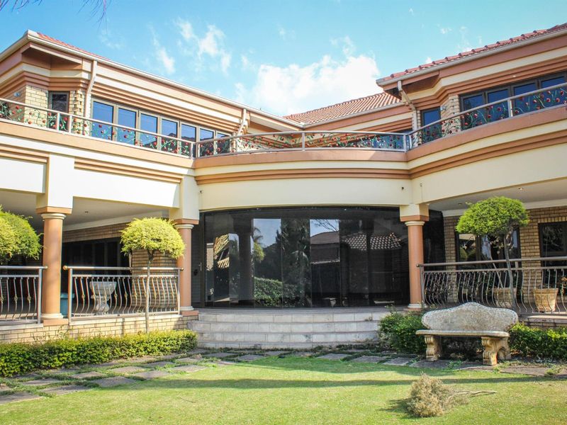 Grand Elegance and Effortless Entertaining - A Masterpiece of Luxury Living in Aerorand - Photo 5