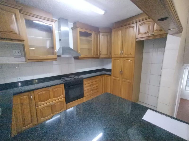 Townhouse For Sale in Musgrave Durban KwaZulu Natal - Photo 10