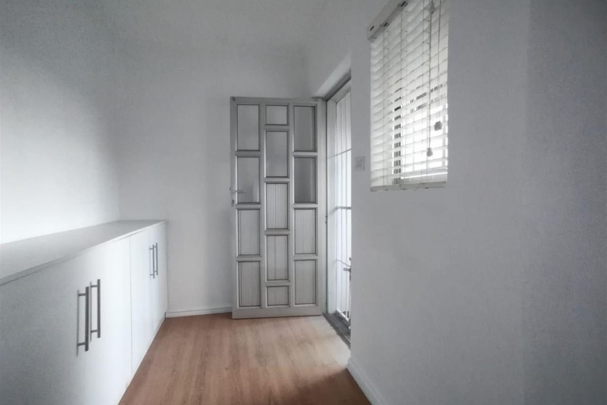 Townhouse For Sale in Musgrave Durban KwaZulu Natal - Photo 2