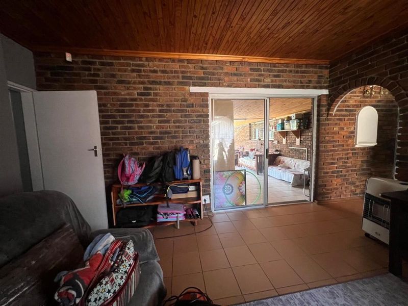 3-Bedroom Family Home For Sale in Vanderbijlpark SE3 - Photo 7