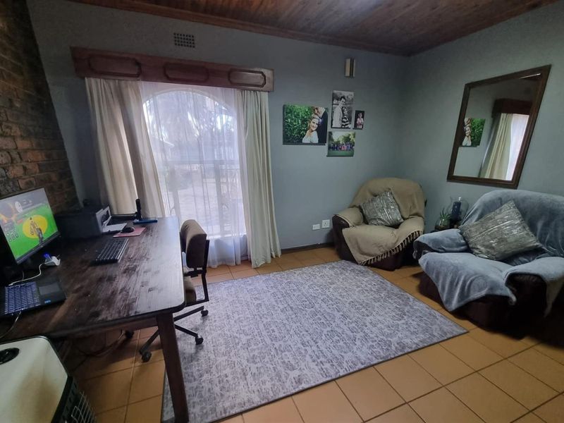 3-Bedroom Family Home For Sale in Vanderbijlpark SE3 - Photo 6