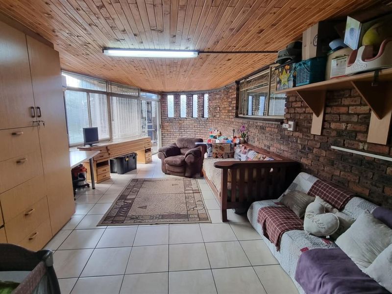 3-Bedroom Family Home For Sale in Vanderbijlpark SE3 - Photo 4