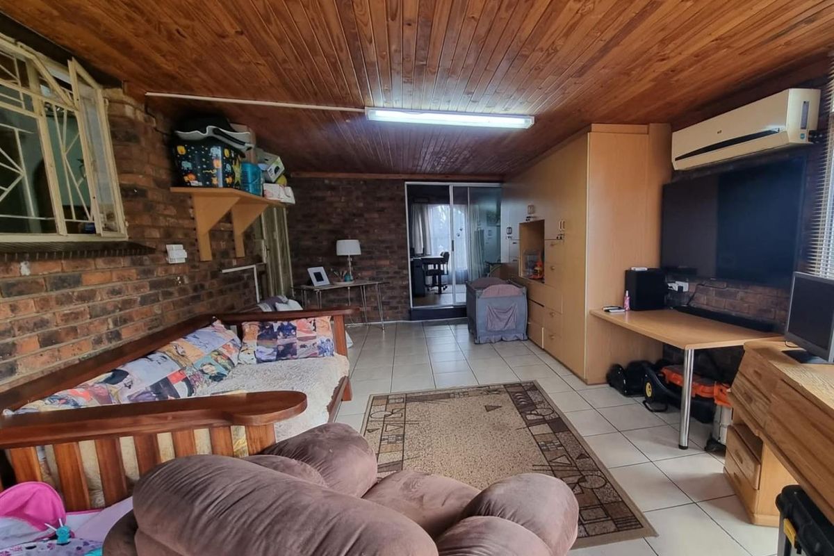 3-Bedroom Family Home For Sale in Vanderbijlpark SE3 - Photo 5