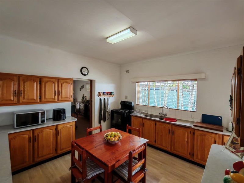 This spacious four-bedroom family home, close to schools for sale in Bela Bela, Limpopo - Photo 2