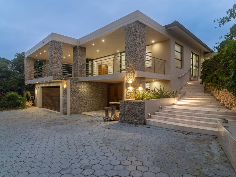 Beautiful Family home in Brettenwood Estate - Photo 2