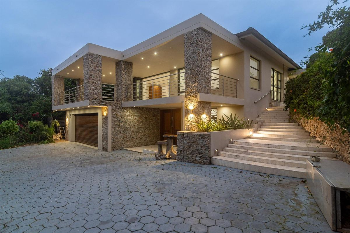 Beautiful Family home in Brettenwood Estate - Photo 2