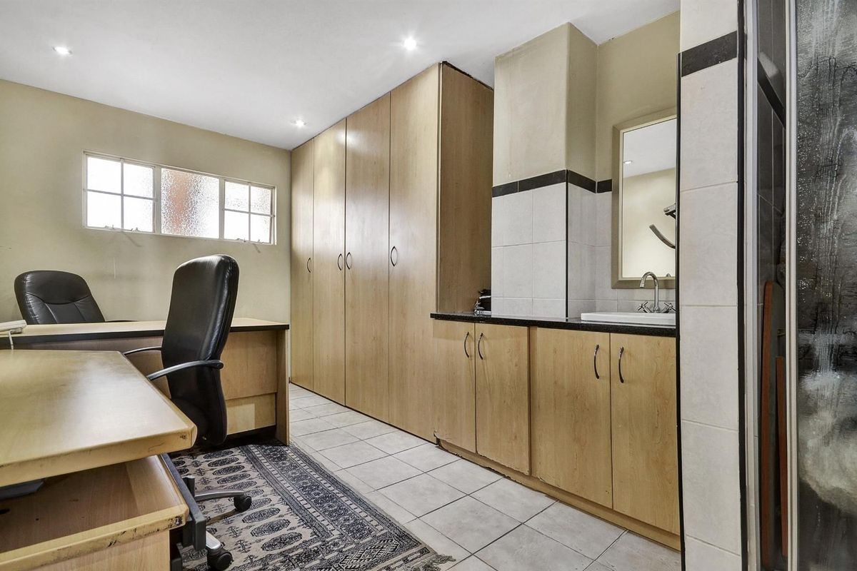 Apartment For Sale in Marshalltown, Johannesburg - Photo 3