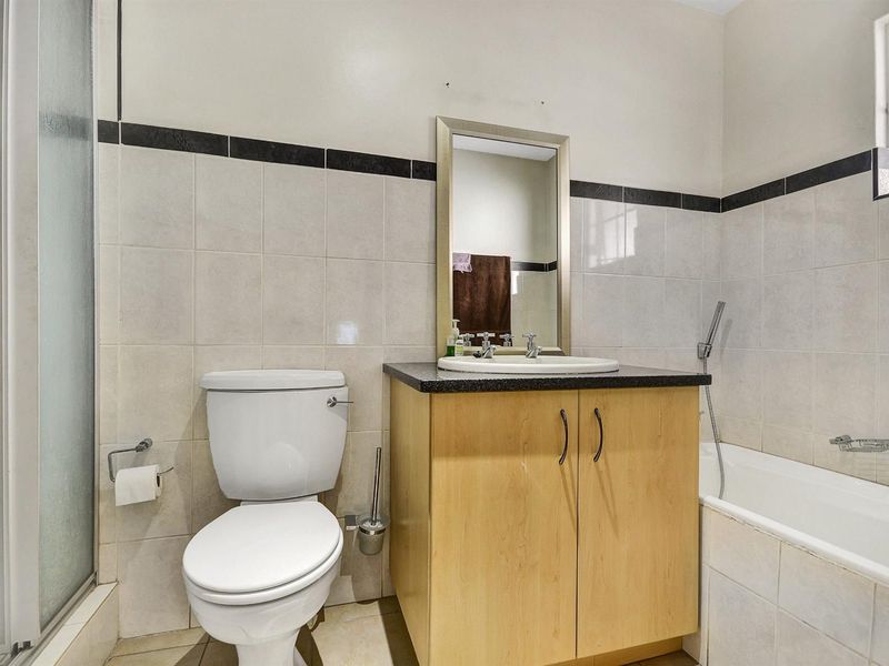 Apartment For Sale in Marshalltown, Johannesburg - Photo 5