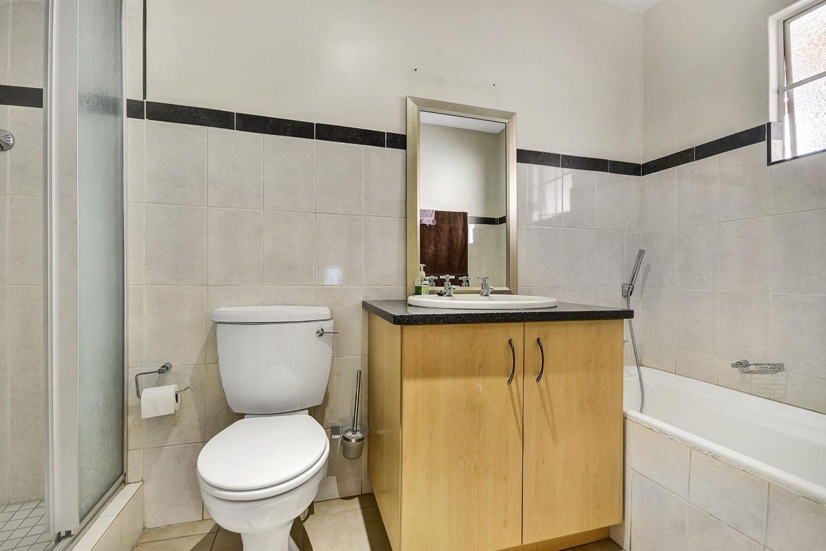 Apartment For Sale in Marshalltown, Johannesburg - Photo 5