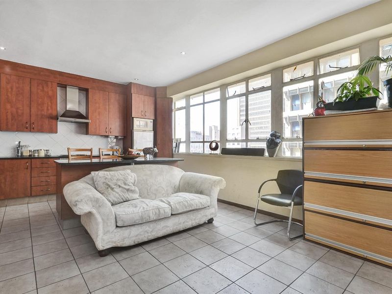 Apartment For Sale in Marshalltown, Johannesburg - Photo 2