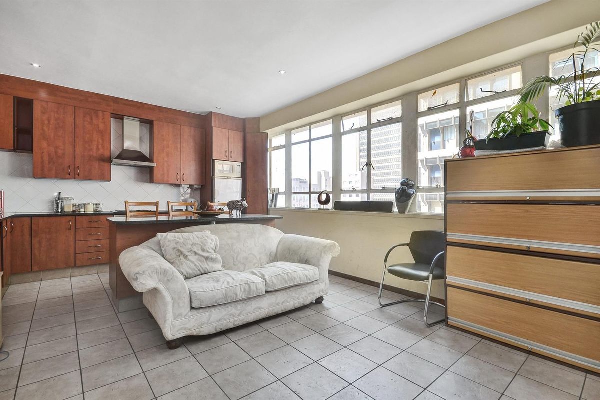 Apartment For Sale in Marshalltown, Johannesburg - Photo 2