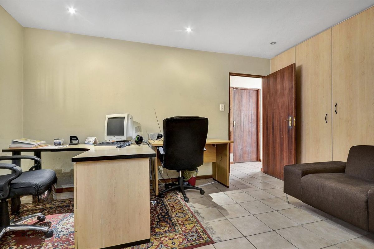 Apartment For Sale in Marshalltown, Johannesburg - Photo 4