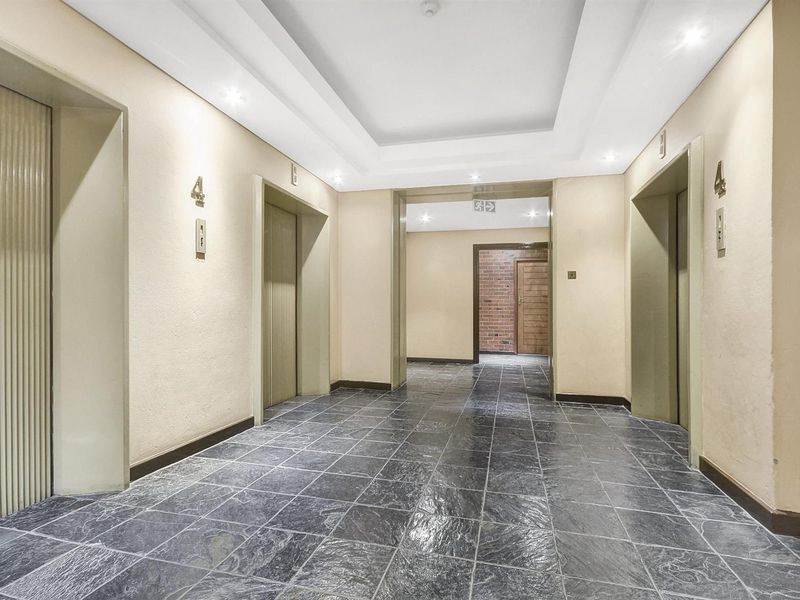 Apartment For Sale in Marshalltown, Johannesburg - Photo 6