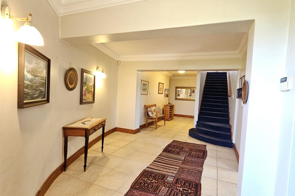 Exclusive Beachfront Estate | 7-Bedroom Luxury Home for Sale in Jeffreys Bay with Panoramic views - Photo 5