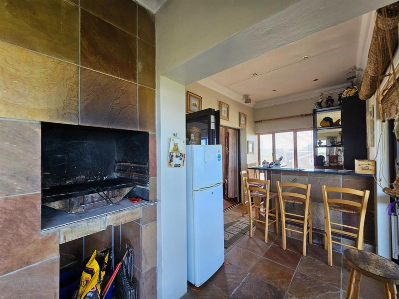 Exclusive Beachfront Estate | 7-Bedroom Luxury Home for Sale in Jeffreys Bay with Panoramic views - Photo 9