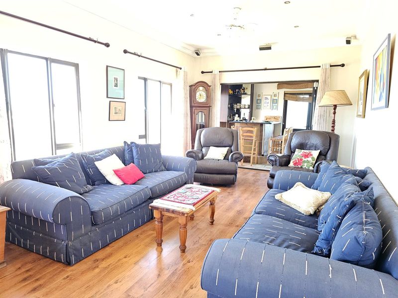 Exclusive Beachfront Estate | 7-Bedroom Luxury Home for Sale in Jeffreys Bay with Panoramic views - Photo 6