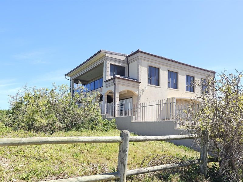 Exclusive Beachfront Estate | 7-Bedroom Luxury Home for Sale in Jeffreys Bay with Panoramic views - Photo 3