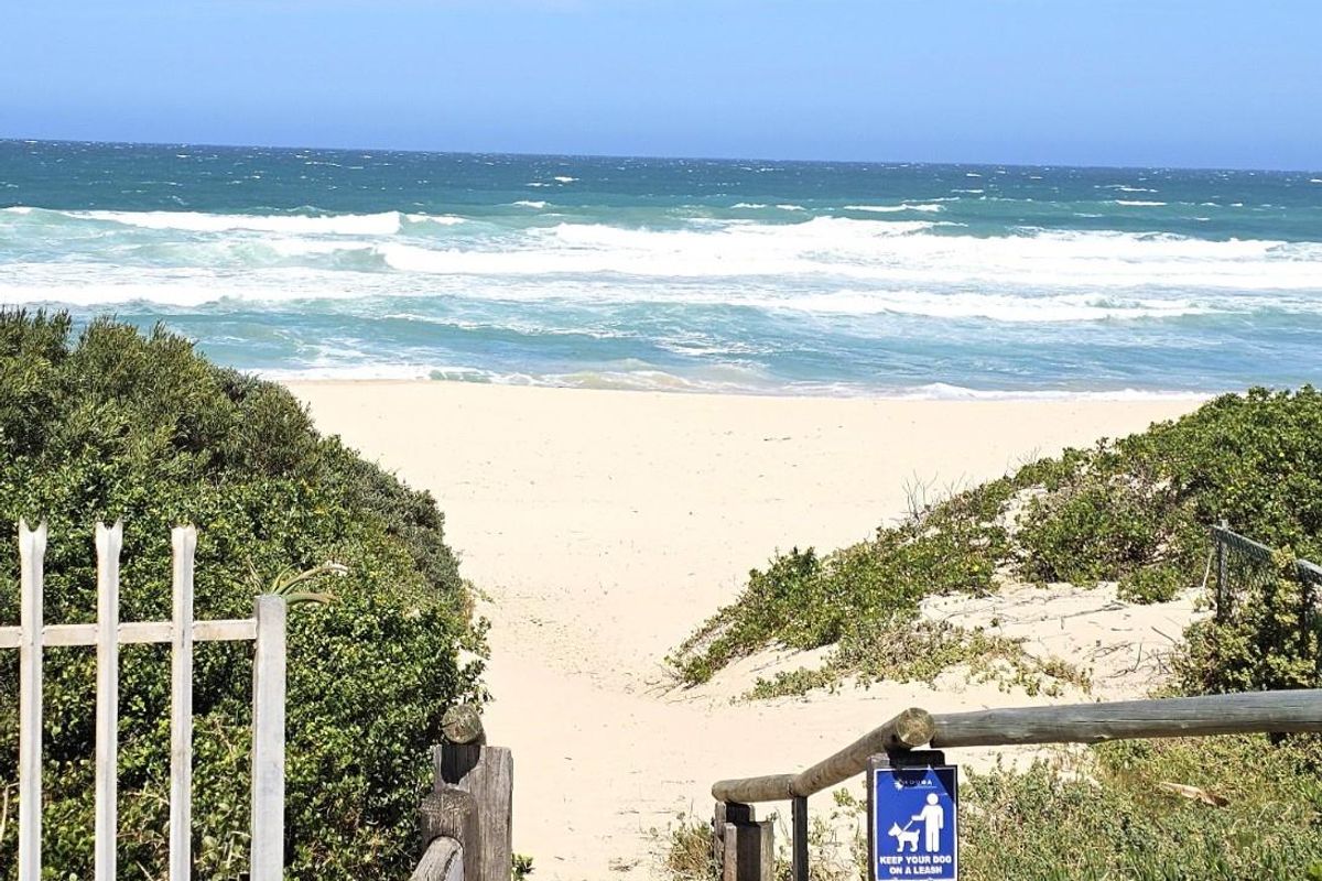 Exclusive Beachfront Estate | 7-Bedroom Luxury Home for Sale in Jeffreys Bay with Panoramic views - Photo 4