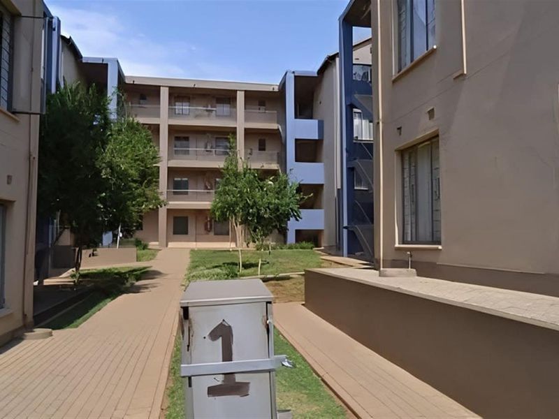 Apartment For Sale in Jabulani, Soweto - Photo 2