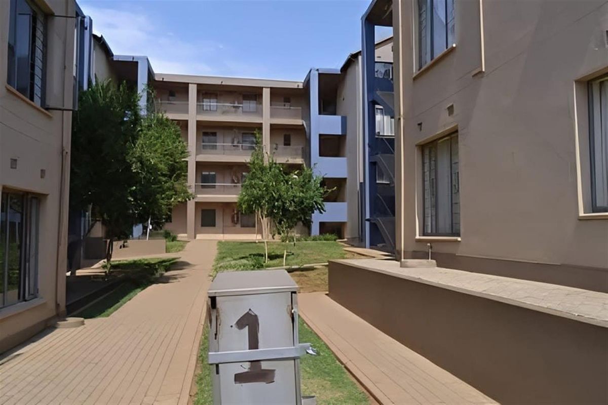 Apartment For Sale in Jabulani, Soweto - Photo 2