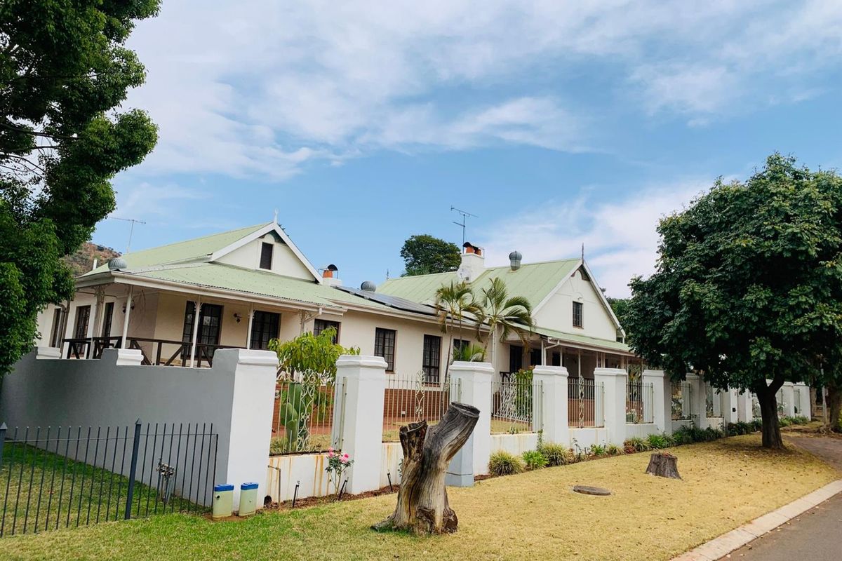 5 bedroom House For Sale in Ninapark, Akasia - Photo 2