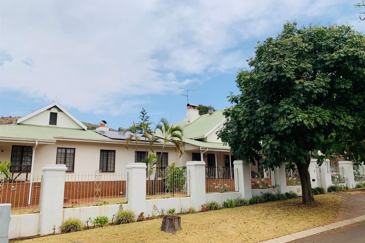 5 bedroom House For Sale in Ninapark, Akasia - Photo 5