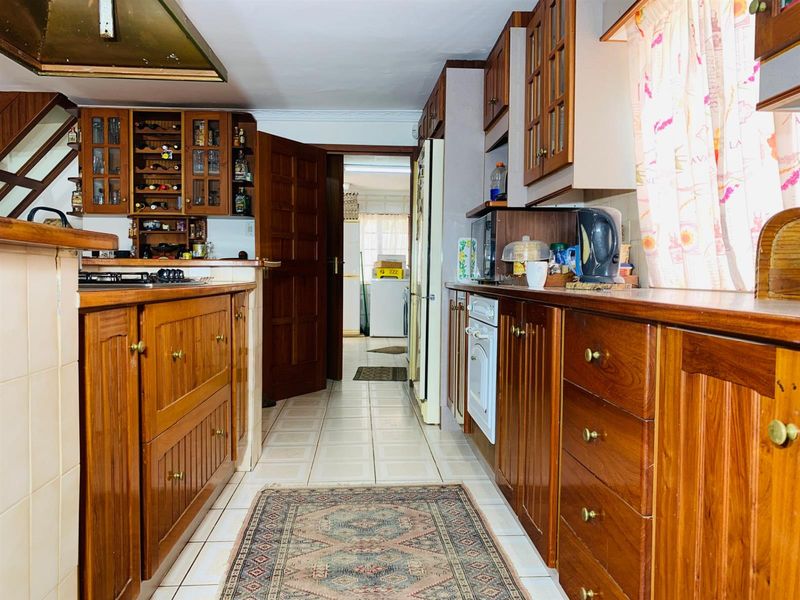 5 bedroom House For Sale in Ninapark, Akasia - Photo 10