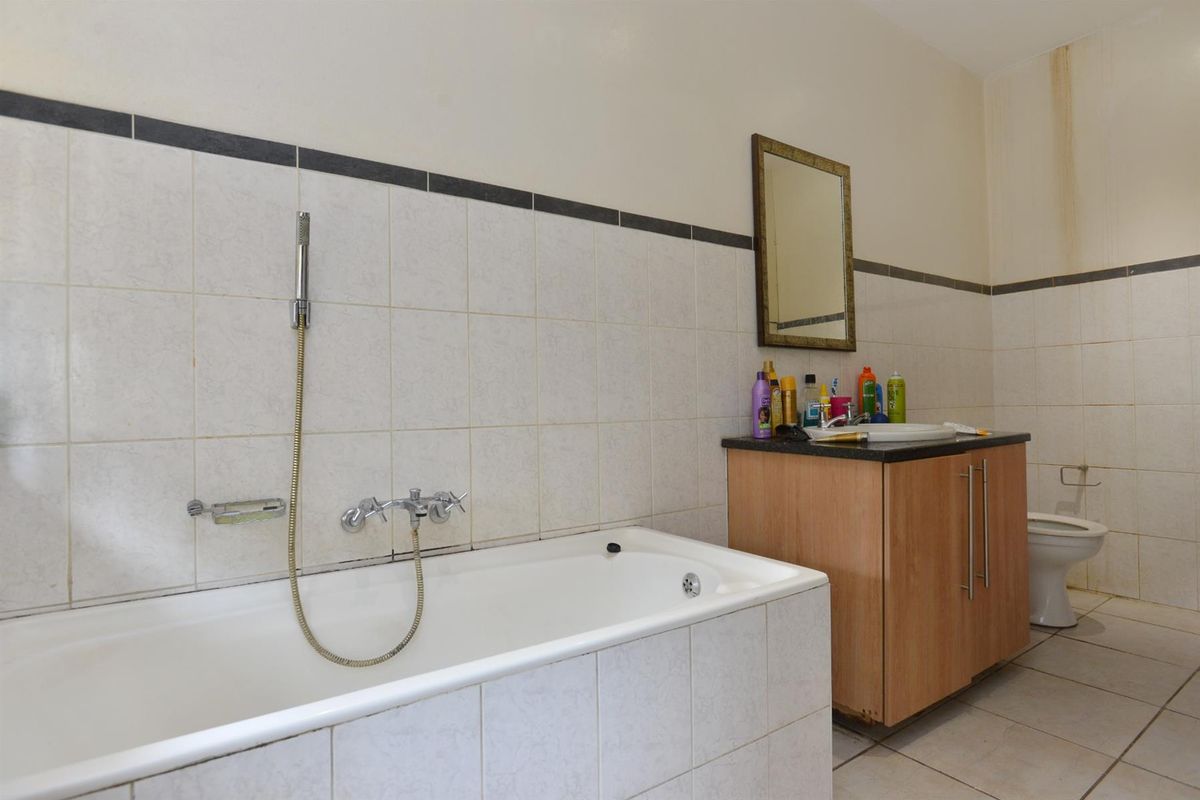 Apartment For Sale in Marshalltown, Johannesburg - Photo 5