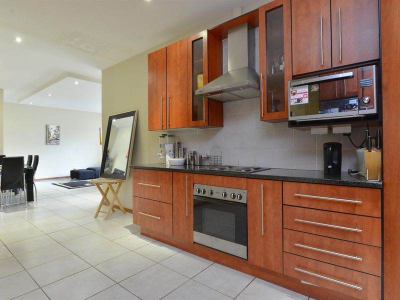 Apartment For Sale in Marshalltown, Johannesburg - Photo 2