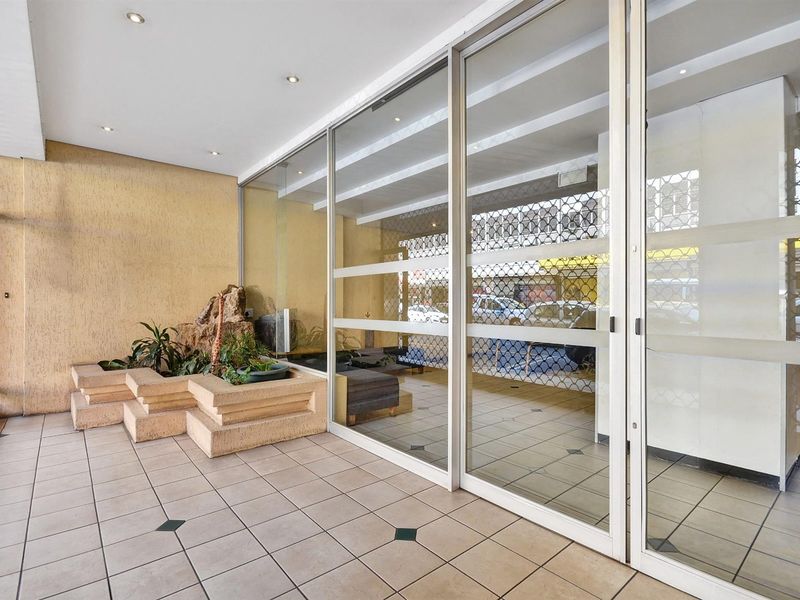 Apartment For Sale in Marshalltown, Johannesburg - Photo 9