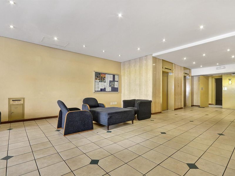 Apartment For Sale in Marshalltown, Johannesburg - Photo 8