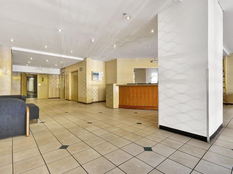 Apartment For Sale in Marshalltown, Johannesburg - Photo 7