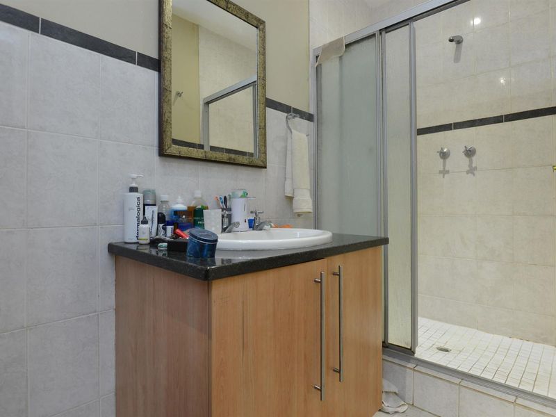 Apartment For Sale in Marshalltown, Johannesburg - Photo 6