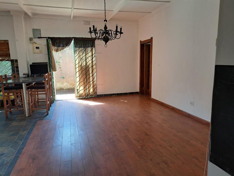 House For Sale in Bezuidenhout Valley, Johannesburg - Photo 6